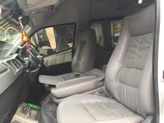 รถตู้ดีเซล2.5เกียMT ปี10 แต่งวีไอพีเต็มโทร0877758887 นางเบสท์รถตู้ท่าพระ