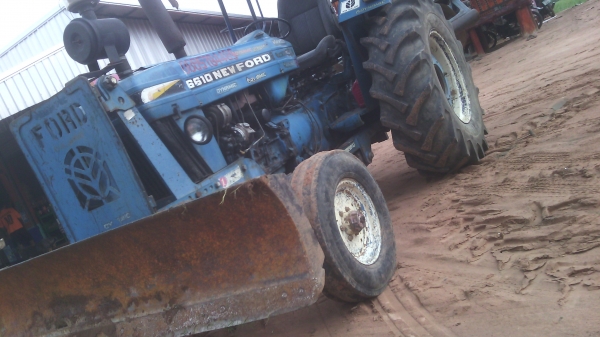 ขายรถไถฟอร์ดเสื้อลายใหญ่6600ท้ายใหญ่รถสวยพร้อมใช้ลุยงานได้เลยครับพร้อมโอน370000