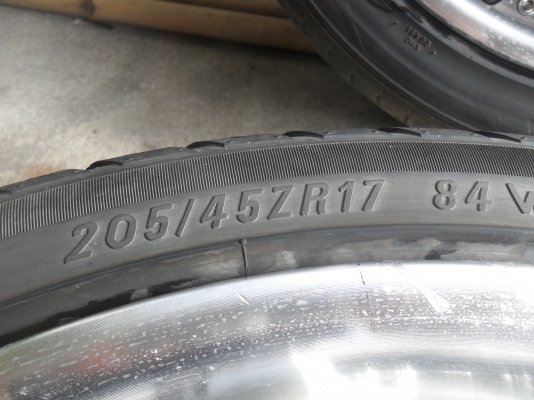 ล้อแม็ก 17นิ้ว 4รู100 พร้อมยาง สวยๆ 4 ล้อ ราคา 6700 บาท ล้อแม็ก 17นิ้ว 4รู100 พร้อมยาง สวยๆ 4 ล้อ ราคา 6700 บาท