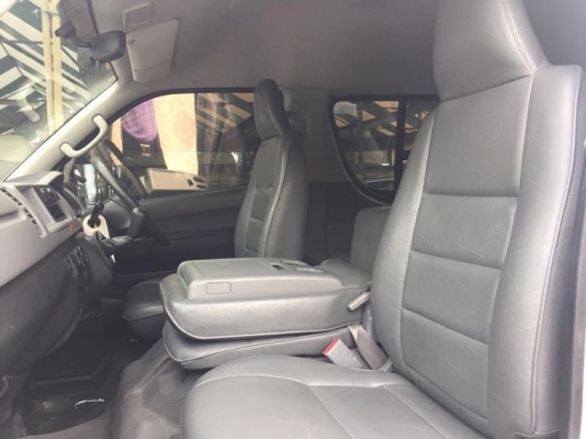 ขายรถตู้ดีเซล2.5ปี10เกียMT โทร0877758887 นางเบสท์รถตู้ท่าพระ