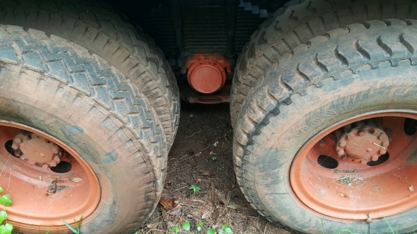 ขายรถ 10 ล้อ 2 เพลา กระบะเหล็กข้างเรียบดั้ม ISUZU 210 รถเดิม ราคา.850000 สนใจโทรด่วน