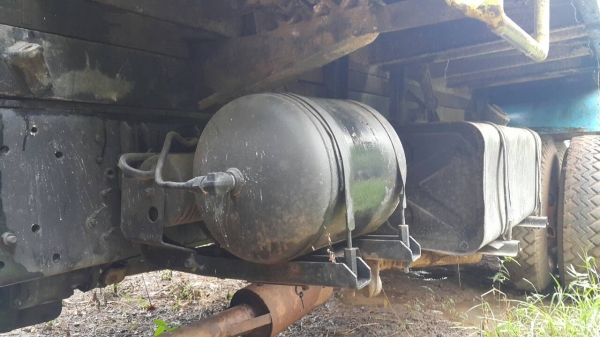 ขายรถ 10 ล้อ 2 เพลา กระบะเหล็กข้างเรียบดั้ม ISUZU 210 รถเดิม ราคา.850000 สนใจโทรด่วน