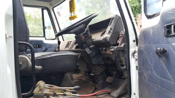 ขายรถ 10 ล้อ 2 เพลา กระบะเหล็กข้างเรียบดั้ม ISUZU 210 รถเดิม ราคา.850000 สนใจโทรด่วน