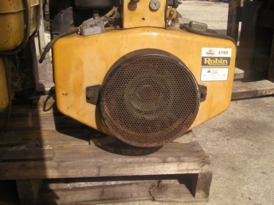 ขายเครื่องยนต์เบนซิล2สูบ4จังหวะ 15-19แรง สตาร์ทกุญแจ สามารถดัดแปลงใช้แก็ส ประหยัดทนทาน ราคา 15000-20000บ.(ยี่ห้อ โรบิ้น)