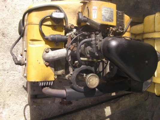 ขายเครื่องยนต์เบนซิล2สูบ4จังหวะ 15-19แรง สตาร์ทกุญแจ สามารถดัดแปลงใช้แก็ส ประหยัดทนทาน ราคา 15000-20000บ.(ยี่ห้อ โรบิ้น)