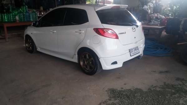 ขายมาสด้า 2 สีขาว เกียร์ออโต้