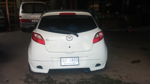 ขายมาสด้า 2 สีขาว เกียร์ออโต้