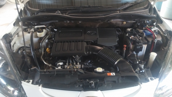 ขายมาสด้า 2 สีขาว เกียร์ออโต้