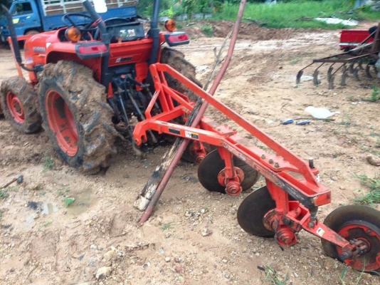 ขายรถไถแทรคเตอร์ คูโบต้า3608 ใช้งานน้อย1ปี800 ชม.อุปกรณ์ ใบมีด ผาน3โรตารี่ สภาพเดิมสวย เอกสารเล่มทะเบียนพร้อมโอน เครื่องเดิม เกียร์ดี พร้อมลงลุยงาน