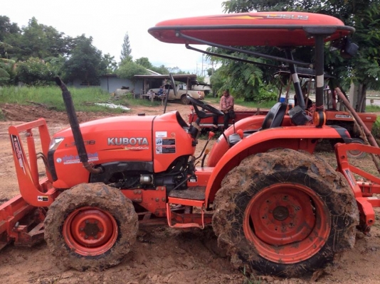 ขายรถไถแทรคเตอร์ คูโบต้า3608 ใช้งานน้อย1ปี800 ชม.อุปกรณ์ ใบมีด ผาน3โรตารี่ สภาพเดิมสวย เอกสารเล่มทะเบียนพร้อมโอน เครื่องเดิม เกียร์ดี พร้อมลงลุยงาน