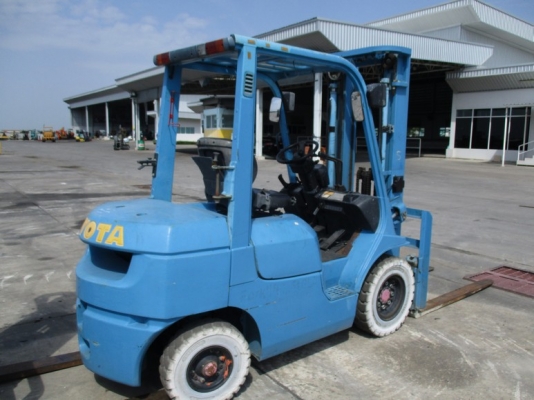 รถโฟล์คลิฟท์ TOYOTA รุ่น FG 25-7 เสาสูง 5 เมตร เครื่องเบนซิน 5K ขนาด 2.5 ตัน