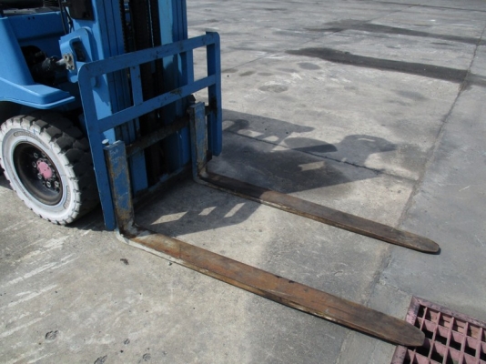 รถโฟล์คลิฟท์ TOYOTA รุ่น FG 25-7 เสาสูง 5 เมตร เครื่องเบนซิน 5K ขนาด 2.5 ตัน