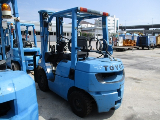 รถโฟล์คลิฟท์ TOYOTA รุ่น FG 25-7 เครื่องเบนซิน 5K ยางตันหน้า-หลัง เสาสูง 5 เมตร ขนาด 2.5 ตัน