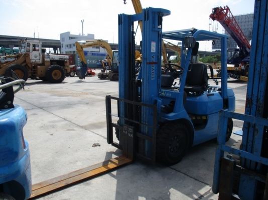 รถโฟล์คลิฟท์ TOYOTA รุ่น FG 25-7 เครื่องเบนซิน 5K ยางตันหน้า-หลัง เสาสูง 5 เมตร ขนาด 2.5 ตัน