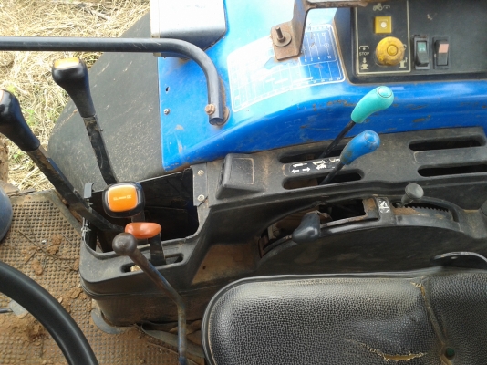 ขายรถไถ นิวฮอนแลนด์ สองเพลา รุ่นTS110 รถห้างเดิมๆ สวยๆๆ