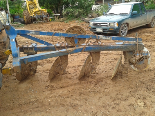 ขายรถไถ นิวฮอนแลนด์ สองเพลา รุ่นTS110 รถห้างเดิมๆ สวยๆๆ