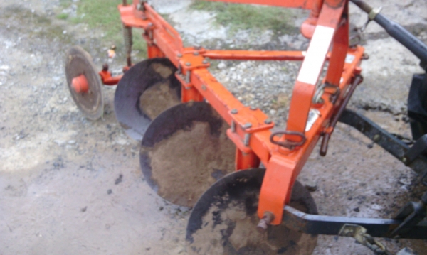 รถไถ คูโบต้า KRT 14 แรง พร้อมอุปกรณ์ 4 อย่าง ใบดัน หาง 3 คราด ล้อเหล็กกีนจม