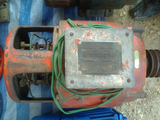 ไดปั่นไฟ มากีตา 3 โลสภาพเดิมๆครับ  เป็นของมากีตาครับ  ขนาด 3 โลครับ ไฟแรงครับตัวนี้พร้อมใช้งานครับ  ราคานี้คุ้มครับ