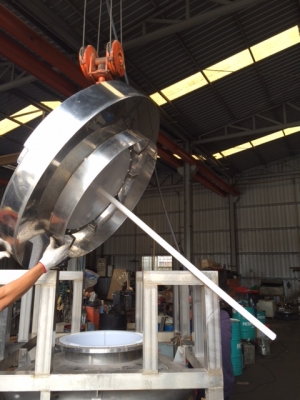 แท้งค์สแตนเลส 1,000 ลิตร เหมาะ สำหรับใส่น้ำหรือสารเคมี