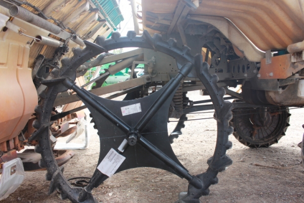 ขายรถดำนาทั้งนั่งขับและเดินตาม ขายรถดำนาทั้งนั่งขับและเดินตาม