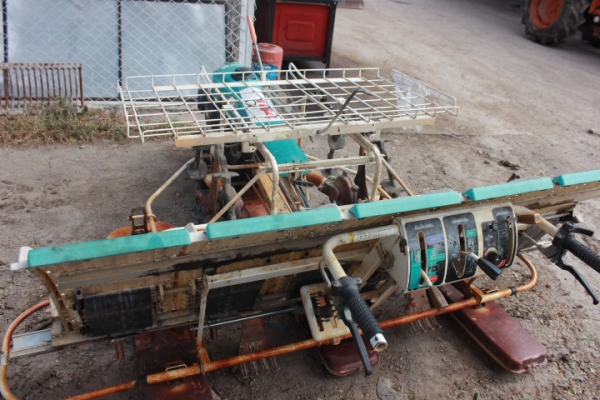 ขายรถดำนาทั้งนั่งขับและเดินตาม ขายรถดำนาทั้งนั่งขับและเดินตาม