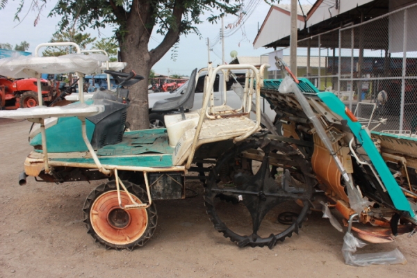 ขายรถดำนาทั้งนั่งขับและเดินตาม ขายรถดำนาทั้งนั่งขับและเดินตาม