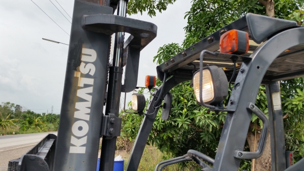 ขายด่วนรถยกKOMATSU FG15-18 ยก1.5ตันเสาสูง3เมตรรถนอกนำเข้ายังไม่เคยใช้งานในเมืองไทยเลย=รุ่นใหม่ขายถูกๆๆ