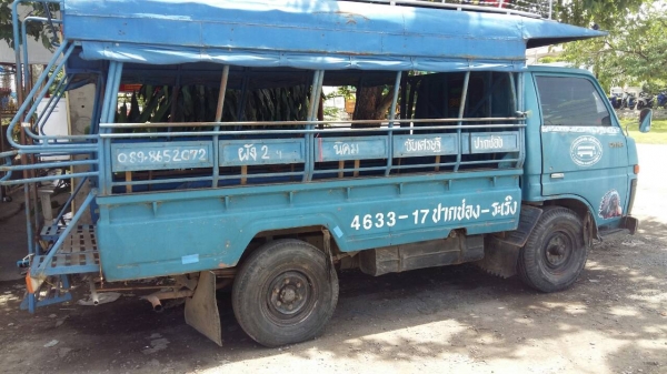 รถสี่ล้อกลาง ไดน่า ่รุ่นทางหลวง 85 แรง เครื่องดีคันชีสวย เอกสารพร้อมโอน