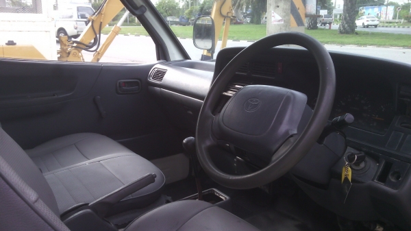 ขายรถตู้หัวจรวดตู้ทึบถูก