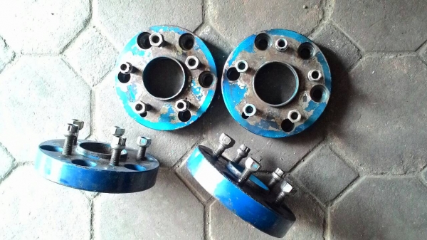 สเปเซอร์ อะแด๊ปเตอร์ 6 รู ไป 5. รู หนา 3.2 เซนติเมตร อีซูซุ ออกโตต้ากะบะ ชุด 4 ล้อ tel.081-427-3941