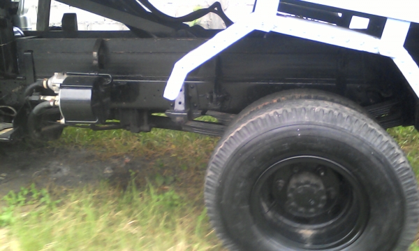 รถบรรทุก 6 ล้อดั๊มอีซูซุ  125 แรง  ปี 2540  สีฟ้า