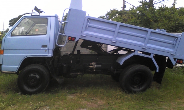 รถบรรทุก 6 ล้อดั๊มอีซูซุ  125 แรง  ปี 2540  สีฟ้า