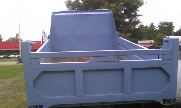 รถบรรทุก 6 ล้อดั๊มอีซูซุ  125 แรง  ปี 2540  สีฟ้า