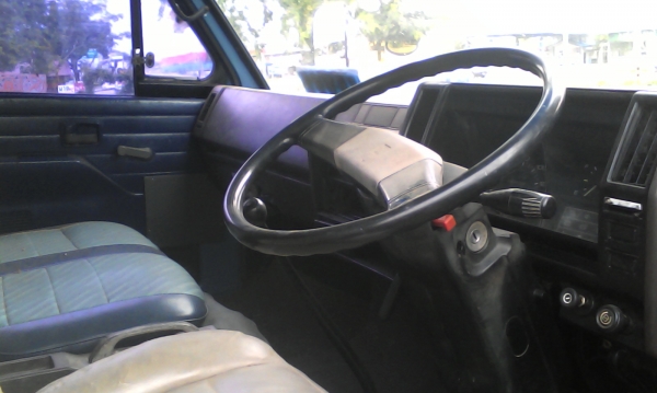 รถบรรทุก 6 ล้อ  อีซูซุ 115 แรง   NPR 59 L(รุ่นยอดนิยม)  สีน้ำเงิน