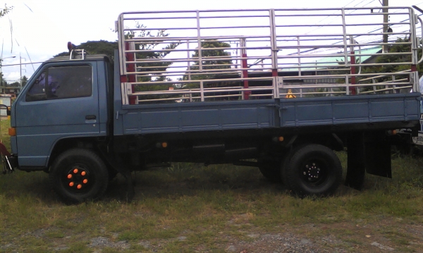 รถบรรทุก 6 ล้อ  อีซูซุ 115 แรง   NPR 59 L(รุ่นยอดนิยม)  สีน้ำเงิน