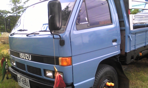 รถบรรทุก 6 ล้อ  อีซูซุ 115 แรง   NPR 59 L(รุ่นยอดนิยม)  สีน้ำเงิน