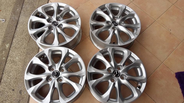 ขายล้อแม็กป้ายแดง mazda 2 15" สนใจติดต่อเล็กคลองสามครับ 081-3747940
