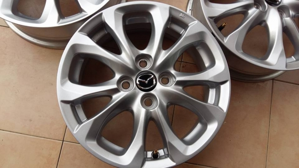 ขายล้อแม็กป้ายแดง mazda 2 15" สนใจติดต่อเล็กคลองสามครับ 081-3747940