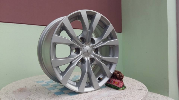 ขายล้อแม็กป้ายแดง pajerosport mc 17"&times;7.5" สนใจติดต่อเล็กคลองสามครับ 081-3747940