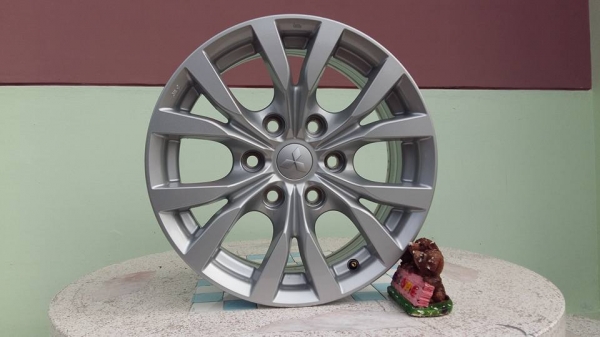 ขายล้อแม็กป้ายแดง pajerosport mc 17"&times;7.5" สนใจติดต่อเล็กคลองสามครับ 081-3747940