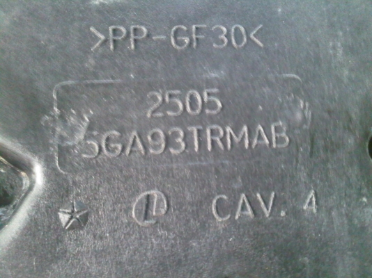 ฝาครอบยางอะไหล่ในรถ jeep grand cherokee รหัส wj ปี 2000 ฝาครอบยางอะไหล่ในรถ jeep grand cherokee รหัส wj ปี 2000