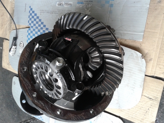 ขายเฟืองท้ายวีโก้แชมป์12/43(3.5)ถอดป้ายแดงรถวิ่งได้100กว่าโลครับ