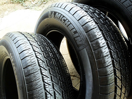 ยางขอบ17กระบะสูง มิชลิน 265-65R17ลงพื้นปลายปี13 (4เส้น 5,600บ)ดอกตรึม มาเต็ม