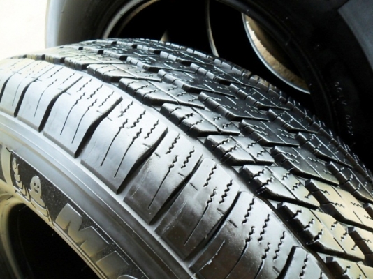 ยางขอบ17กระบะสูง มิชลิน 265-65R17ลงพื้นปลายปี13 (4เส้น 5,600บ)ดอกตรึม มาเต็ม