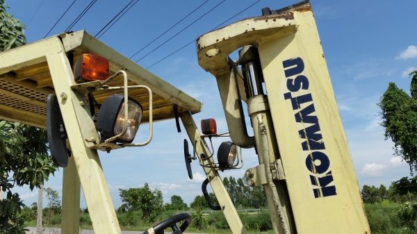 ขายด่วนรถยกKOMATSU FG20-11 ยก2.0ตันเสาสูง3เมตรรถนอกนำเข้ายังไม่เคยใช้งานในเมืองไทยเลย=รุ่นใหม่ขายถูกๆๆ