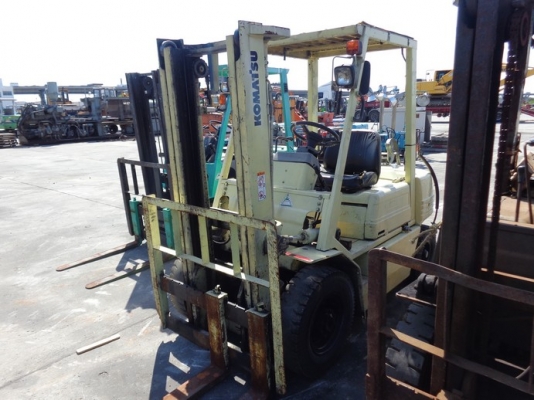 ขายด่วนรถยกKOMATSU FG20-11 ยก2.0ตันเสาสูง3เมตรรถนอกนำเข้ายังไม่เคยใช้งานในเมืองไทยเลย=รุ่นใหม่ขายถูกๆๆ