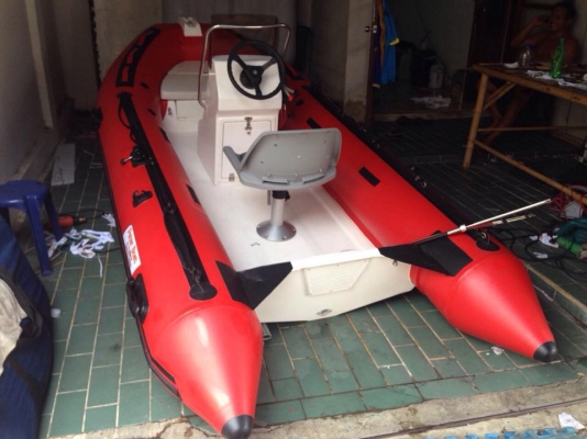 ขายเรือยาง 390 พร้อมป้อม พวงมาลัย ชุดคอนโทรล ช่องเก็บของ
