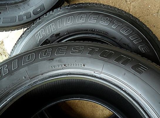 ยางกระบะสูงขอบ17 บริดสโตน 265-65R17ลงพื้นปลายปี13 (4เส้น 5,500บ)ดอกเพียบ90\%