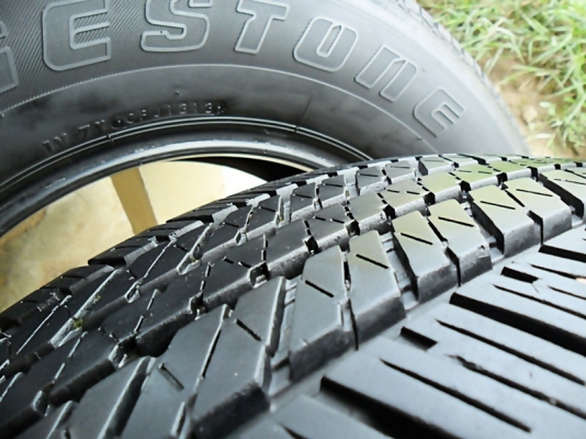 ยางกระบะสูงขอบ17 บริดสโตน 265-65R17ลงพื้นปลายปี13 (4เส้น 5,500บ)ดอกเพียบ90\%