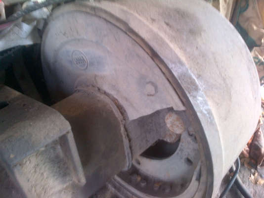 ขายเพลาเหลี่ยม สามมิตร 16000 บาท โทร 0843376760